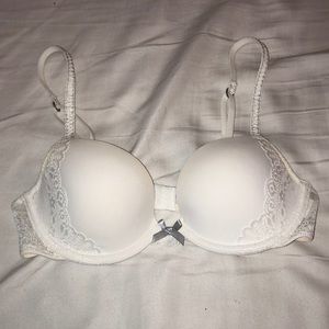 Gilly Hicks Bra